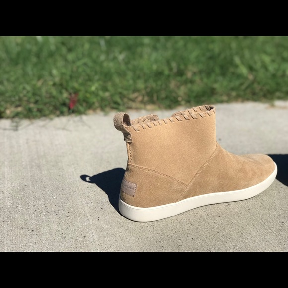 Koolaburra by UGG Women’s Rylee in Sand. - Picture 4 of 5